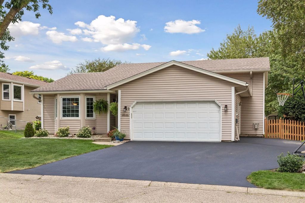 14543 Embassy Avenue, Apple Valley
