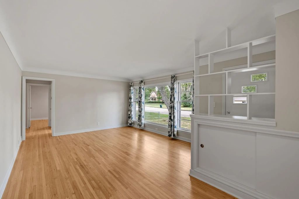 2754 Hamline Avenue N, Roseville