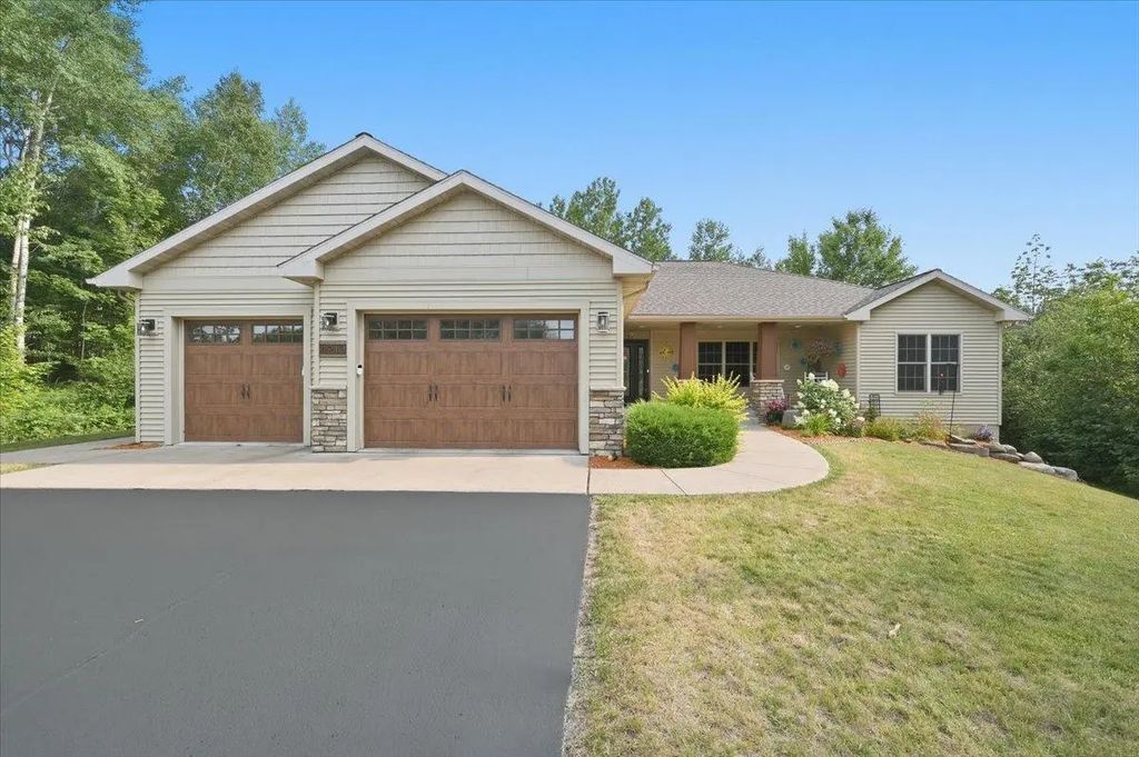 4210 Creekwood Place, Hermantown