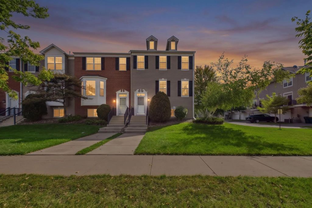 1421 Coneflower Lane, Shakopee