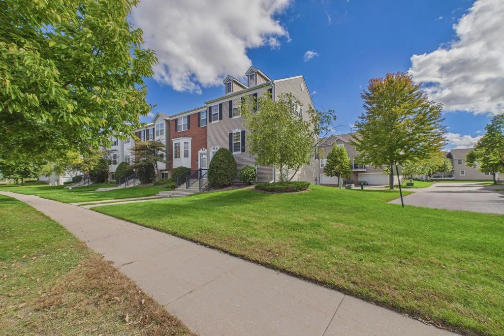 1421 Coneflower Lane, Shakopee