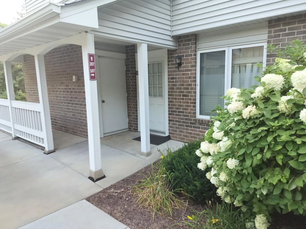 3584 Blue Jay Way 107, Eagan