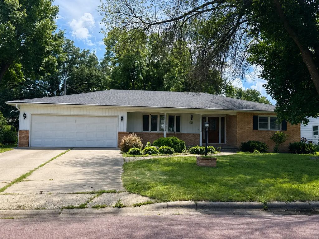1709 Sunray Avenue, Mankato