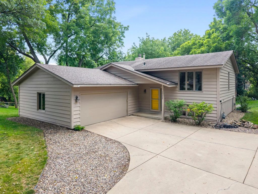 10465 Olympic Circle, Eden Prairie