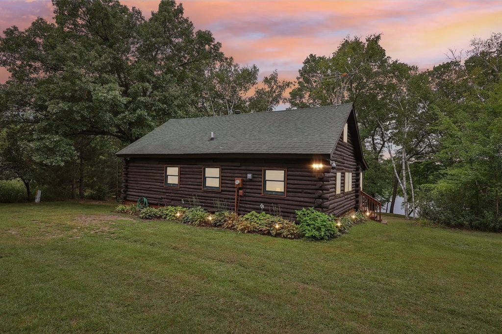 2318 E Twin Lakes Avenue, Saint Croix Falls