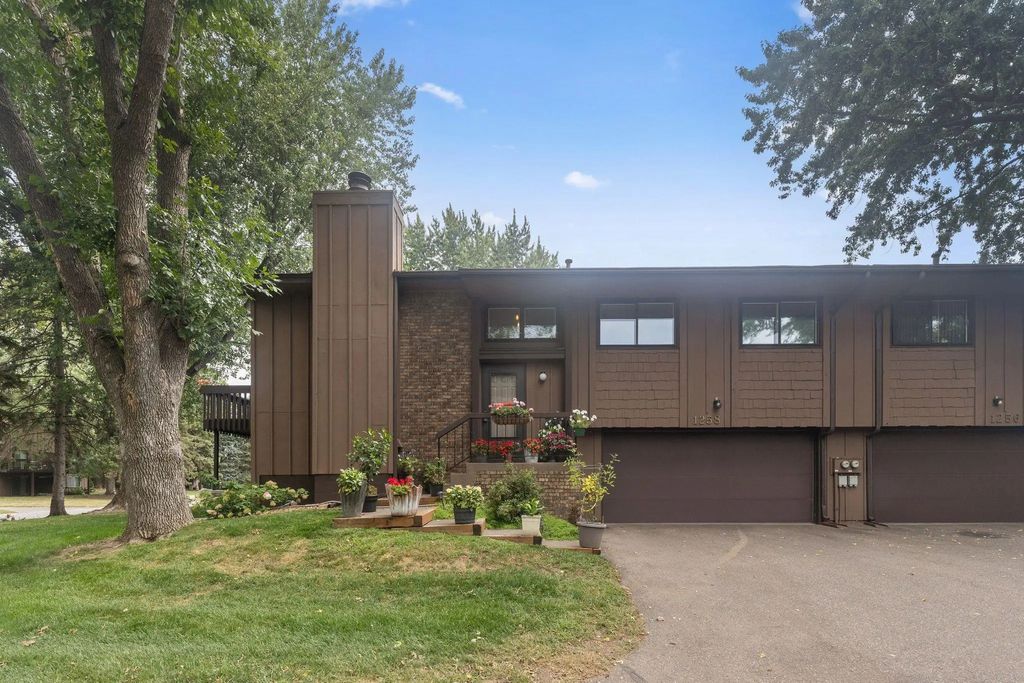 1258 Bridle Path Court, White Bear Lake