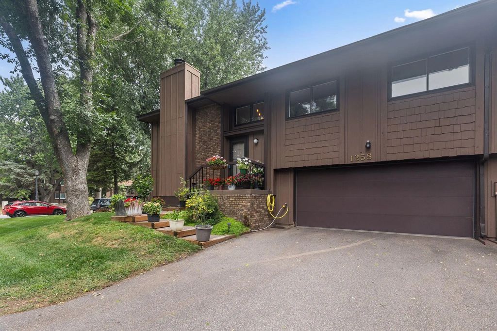 1258 Bridle Path Court, White Bear Lake