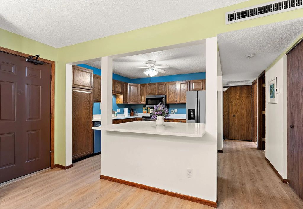 10540 43rd Avenue N 203, Plymouth