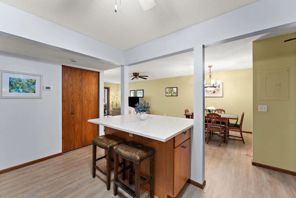 10540 43rd Avenue N 203, Plymouth