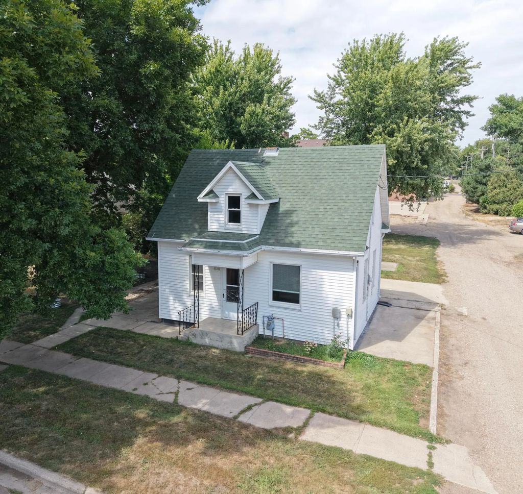 838 7th Street, Westbrook