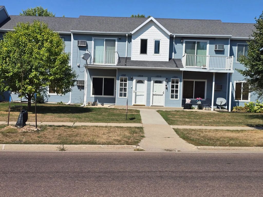 1727 27th Avenue S, Fargo