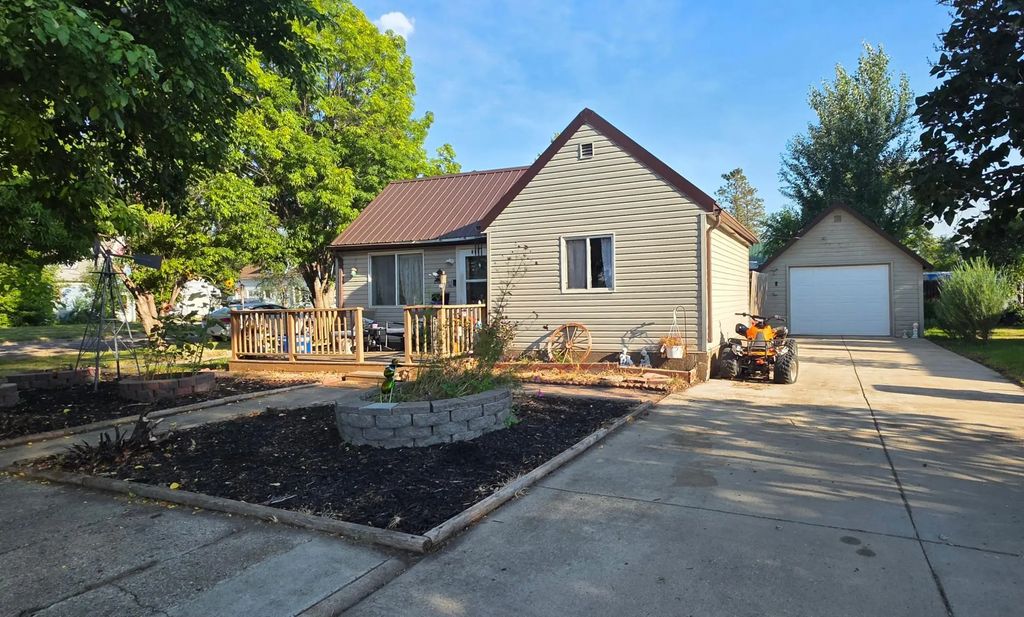 805 4th Street Ne, Valley City