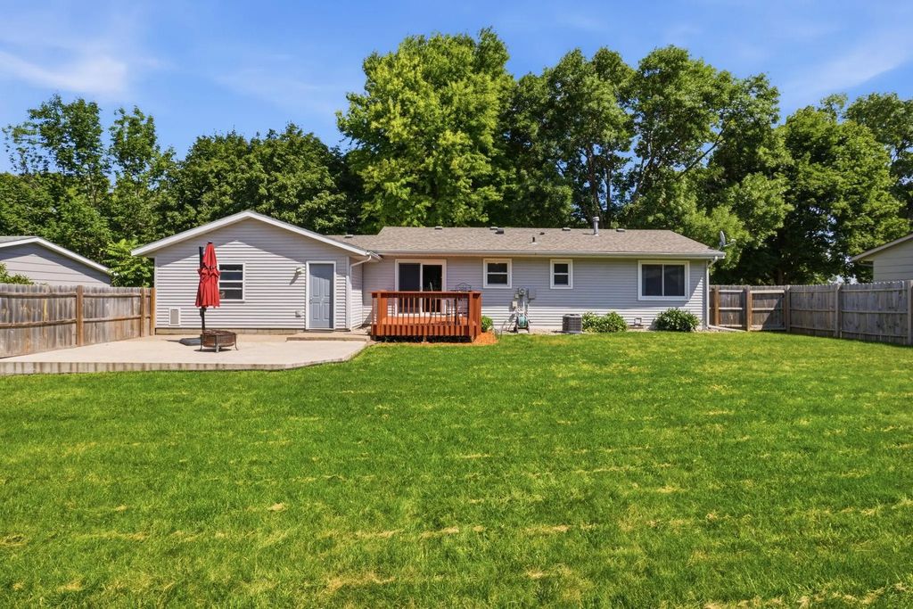 1217 27th Street Nw, Willmar