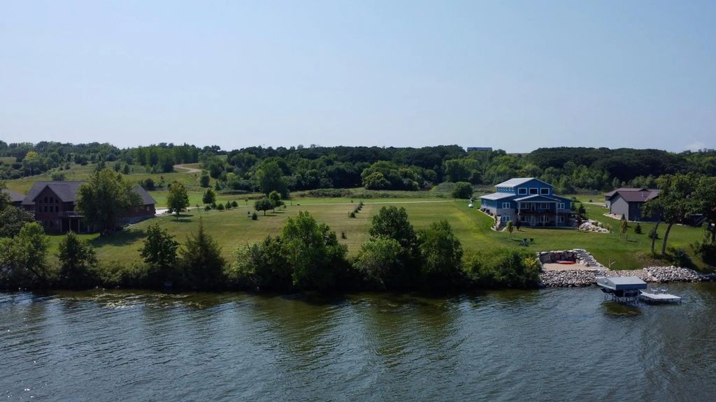 13342 Waters Edge, Wilmot