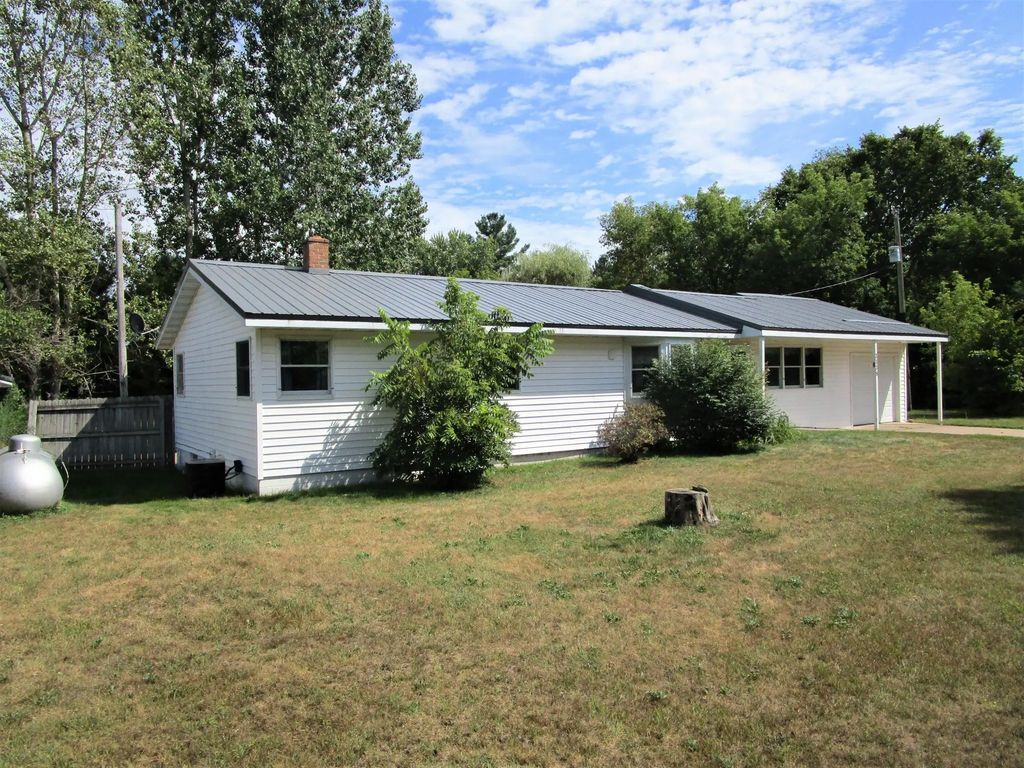 3338 Cherry St, Frederic