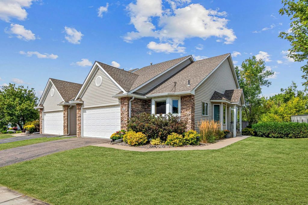 1067 Westcliff Curve, Shoreview