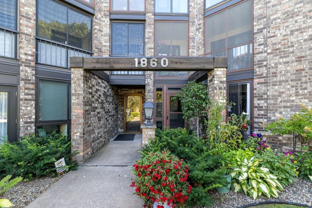 1860 Eagle Ridge Drive W304, Mendota Heights
