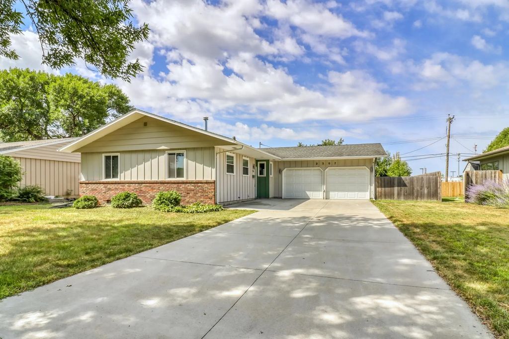 2307 11th Street S, Fargo