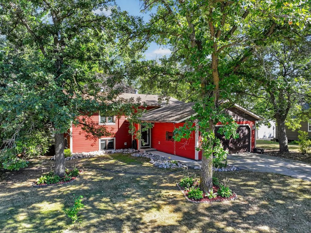205 Kenwood Drive, Alexandria
