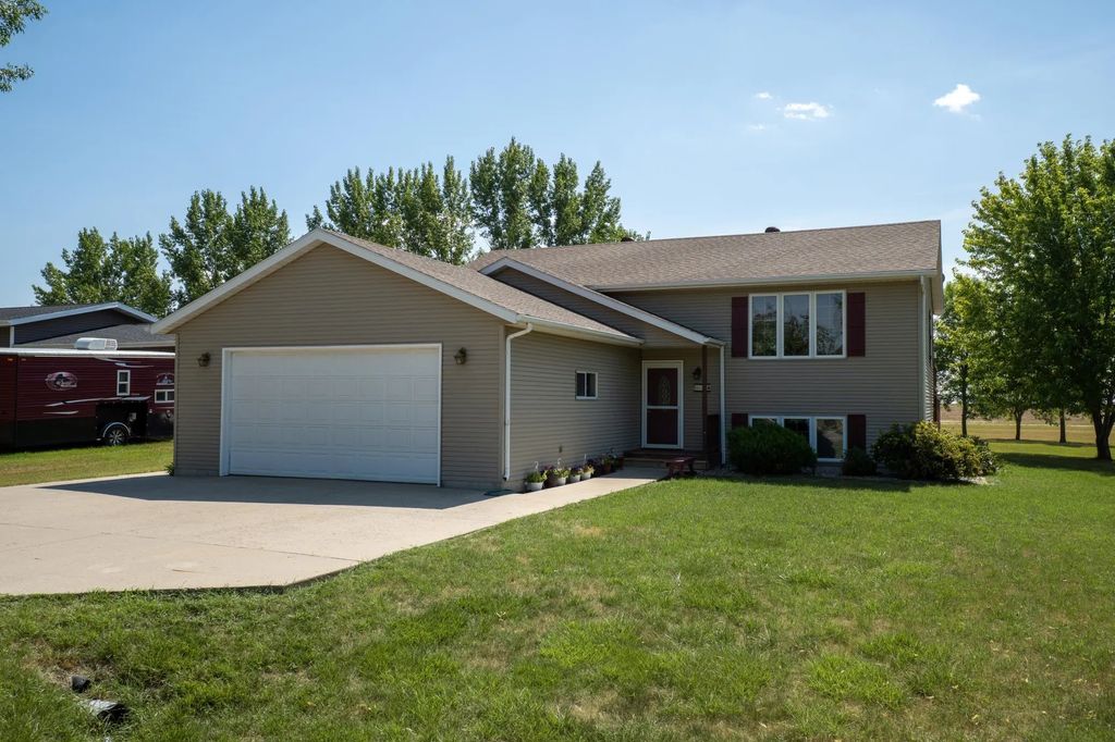 621 Southview Drive, Hendrum
