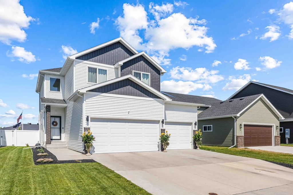 1338 27th Avenue W, West Fargo