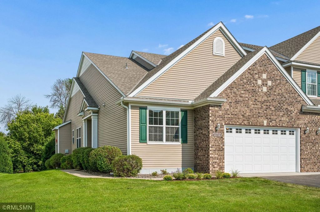 11712 Emery Village Drive N, Champlin