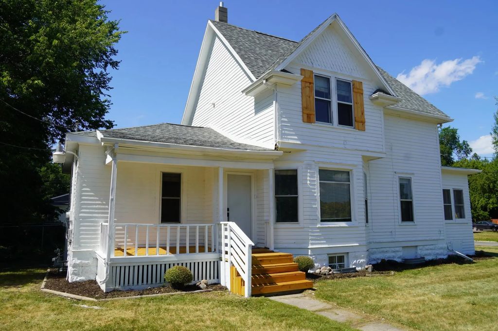 923 7th Avenue S, Moorhead