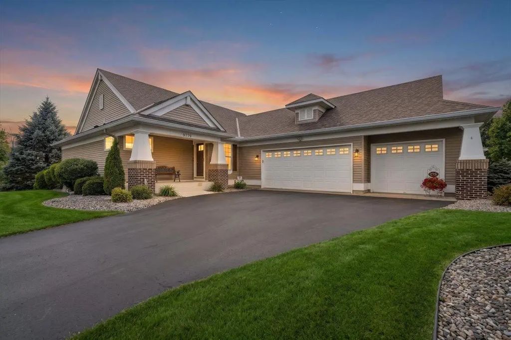 9779 Wedgewood Circle, Woodbury