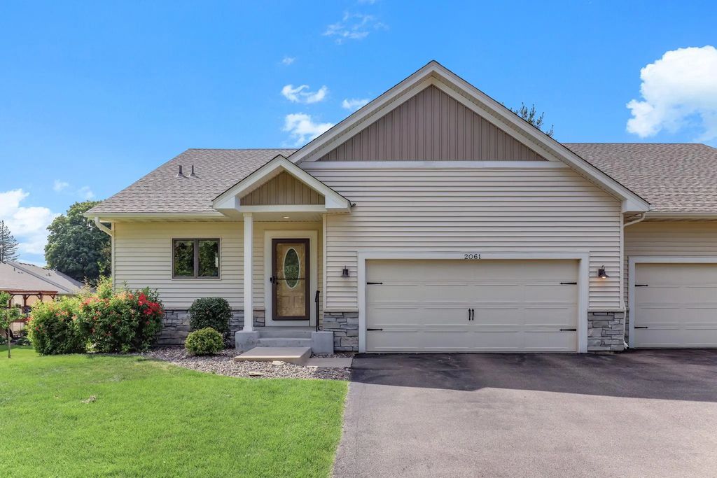 2061 Cardinal Glen, North Saint Paul