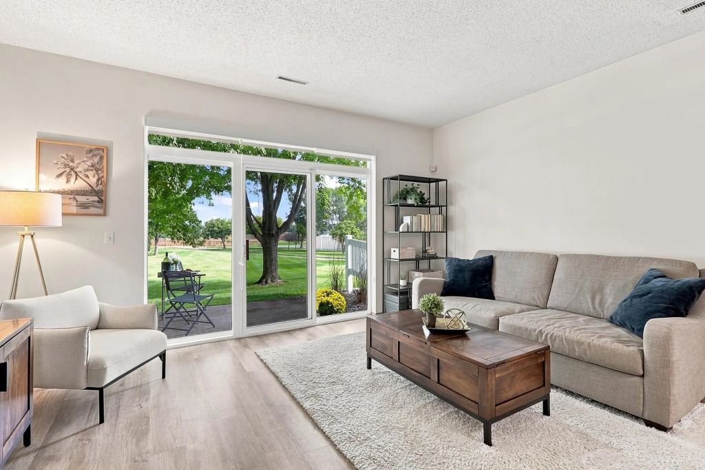 789 Providence Drive, Shakopee