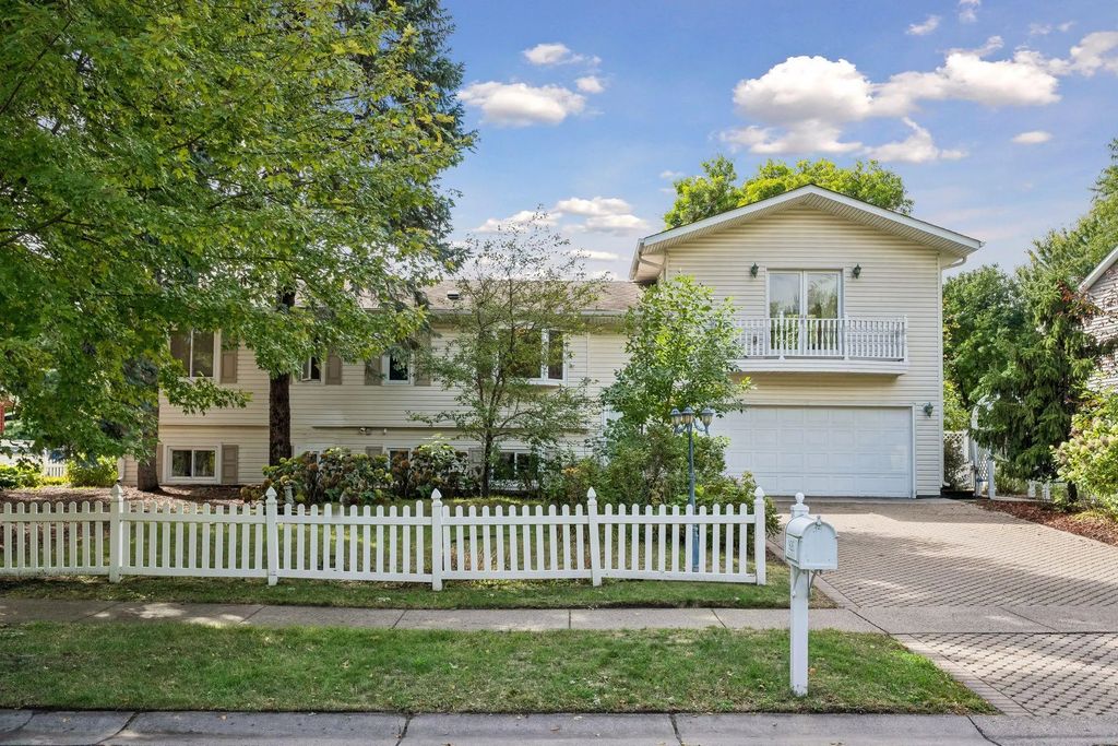 9625 103rd Avenue N, Maple Grove