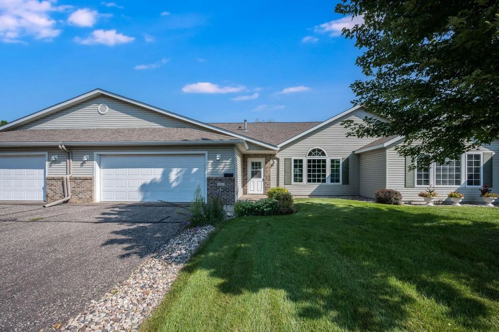 122 Oxford Path, Mankato