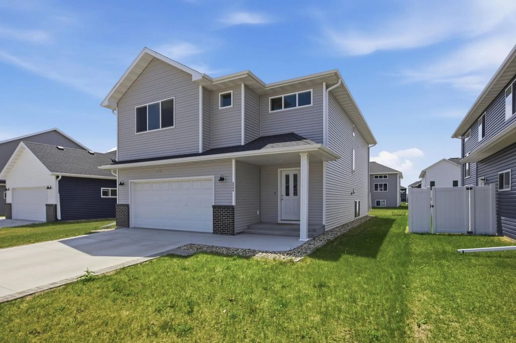 2506 Fulton Loop S, Fargo