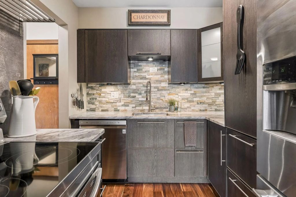 3155 Old Highway 8 306, Roseville