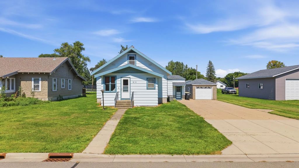 519 2nd Avenue Nw, Winnebago