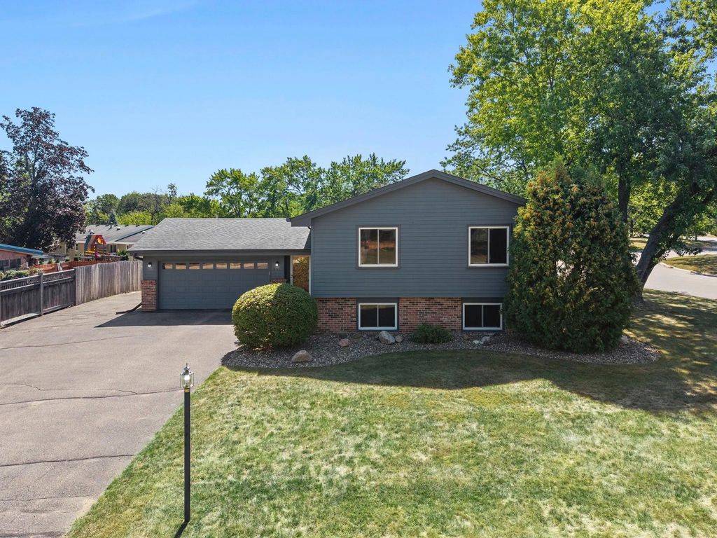 801 E 102nd Street, Bloomington