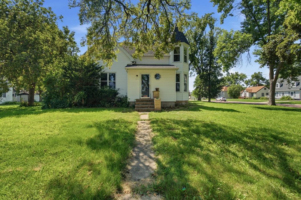 204 E 12th Street, Blue Earth