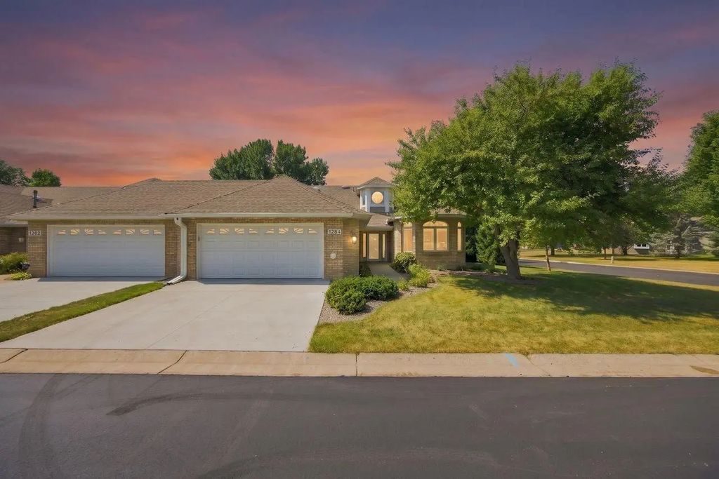 1264 Silverthorn Drive, Shoreview