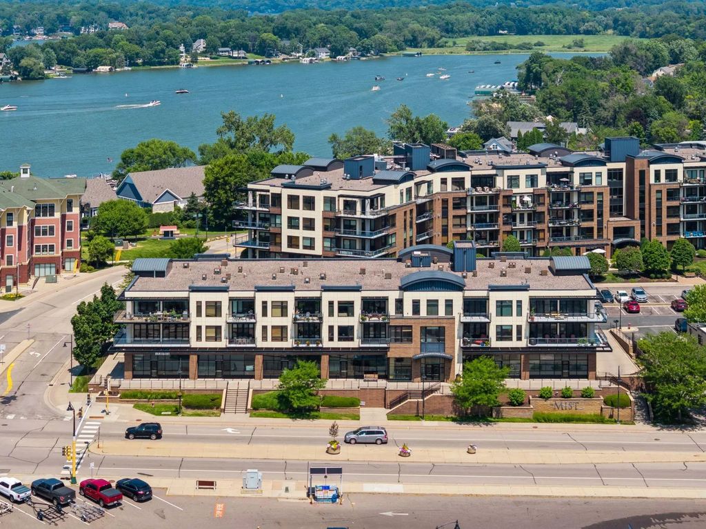 4100 Shoreline Drive S304, Spring Park