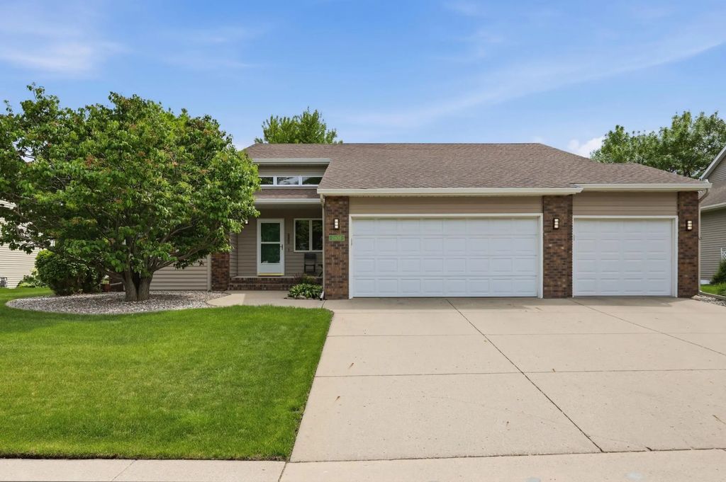 2608 25th Avenue S, Fargo