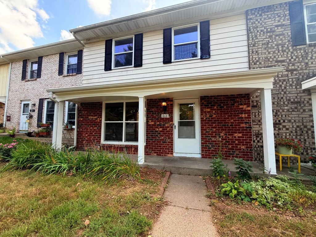 868 Wescott Square, Eagan