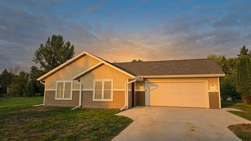6528 John Avenue, Superior