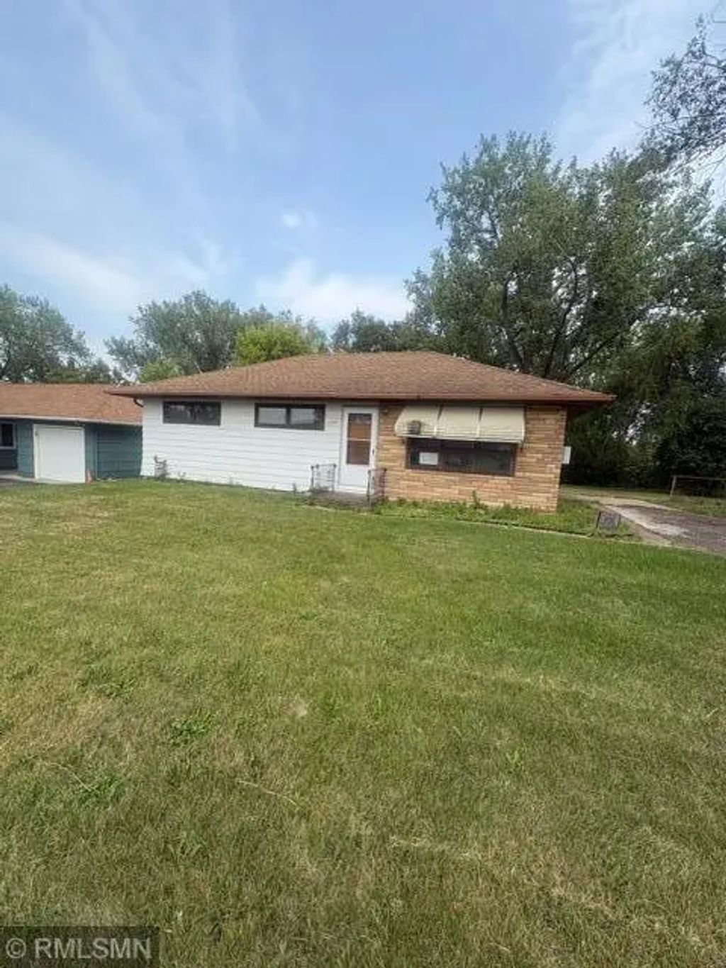 2594 Fairview Avenue N, Roseville
