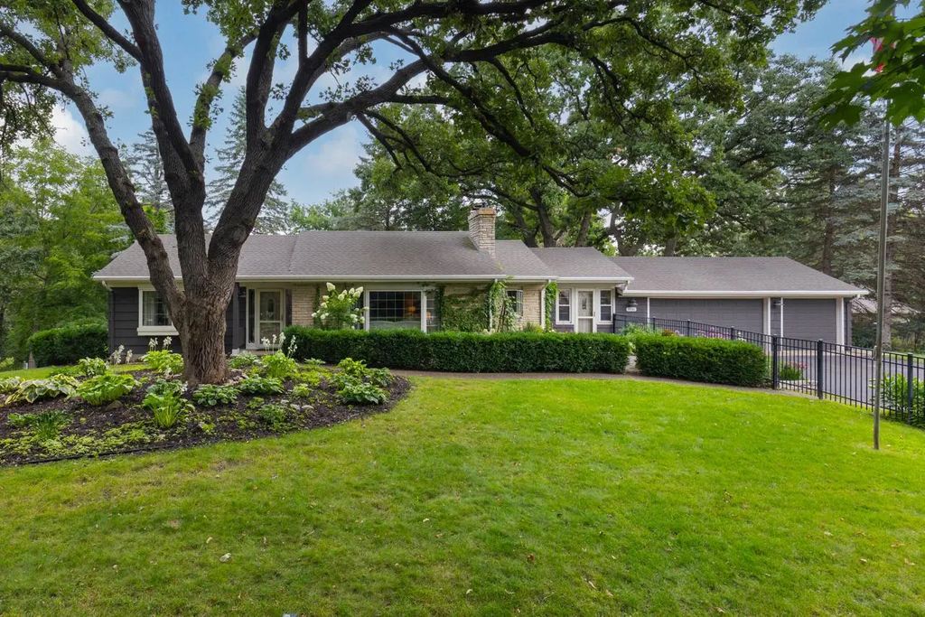 7030 Donlea Lane, Eden Prairie