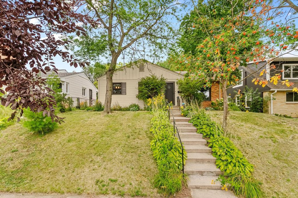 2510 Vincent Avenue N, Minneapolis