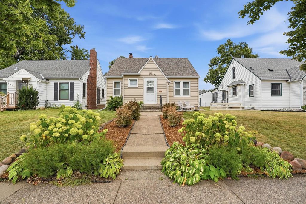 1238 Grotto Street N, Saint Paul