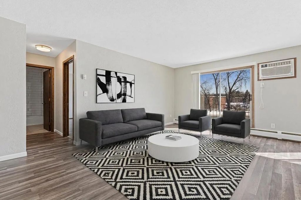 2210 Eldridge Ave E 203, North Saint Paul