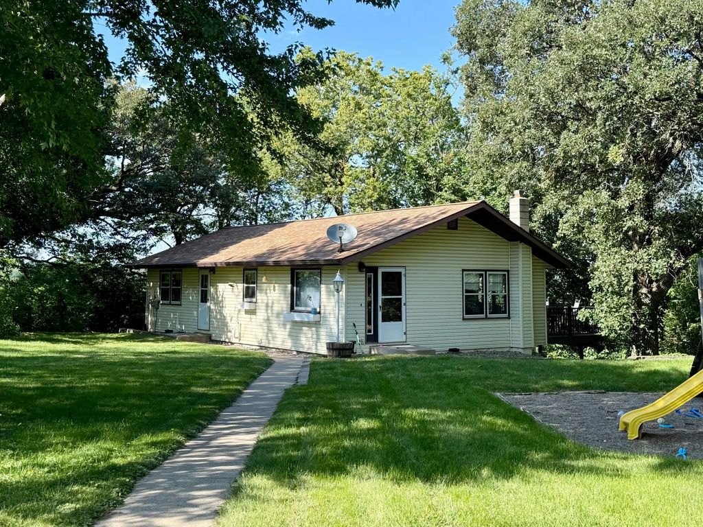 521 Oak Lane, Redwood Falls