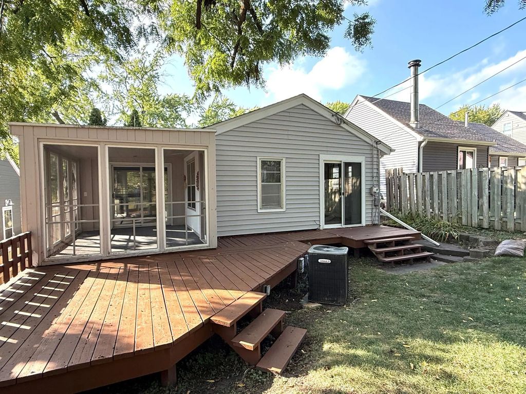 2762 Mcnair Drive N, Robbinsdale