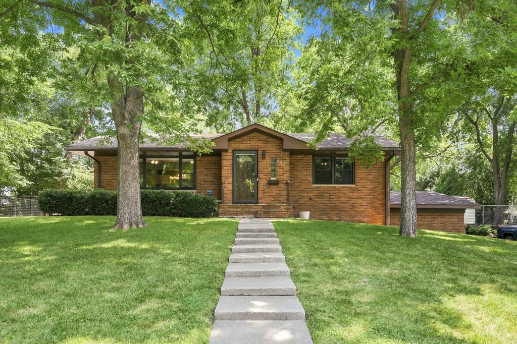 205 Lake Street Sw, Hutchinson
